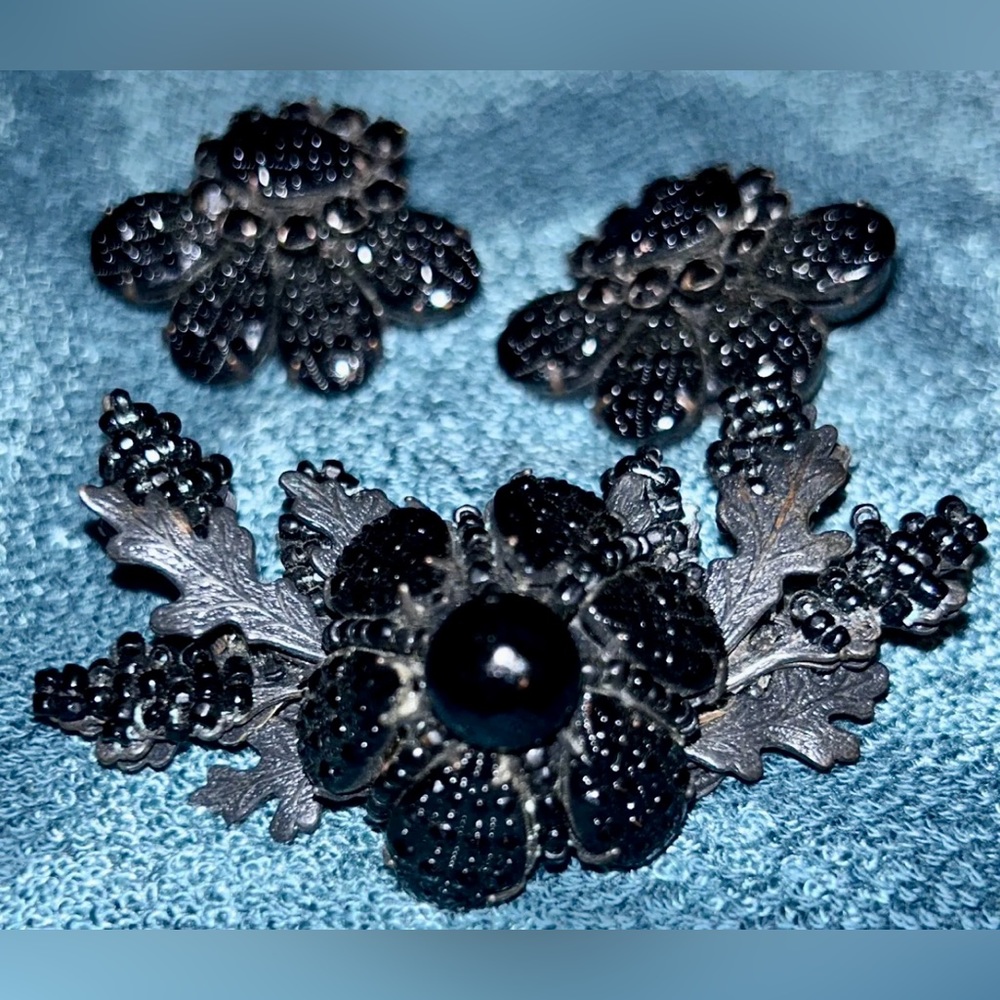 Vintage ESTATE Miriam Haskell Black Ornate Jet Brooch And Clip-on Earring Set